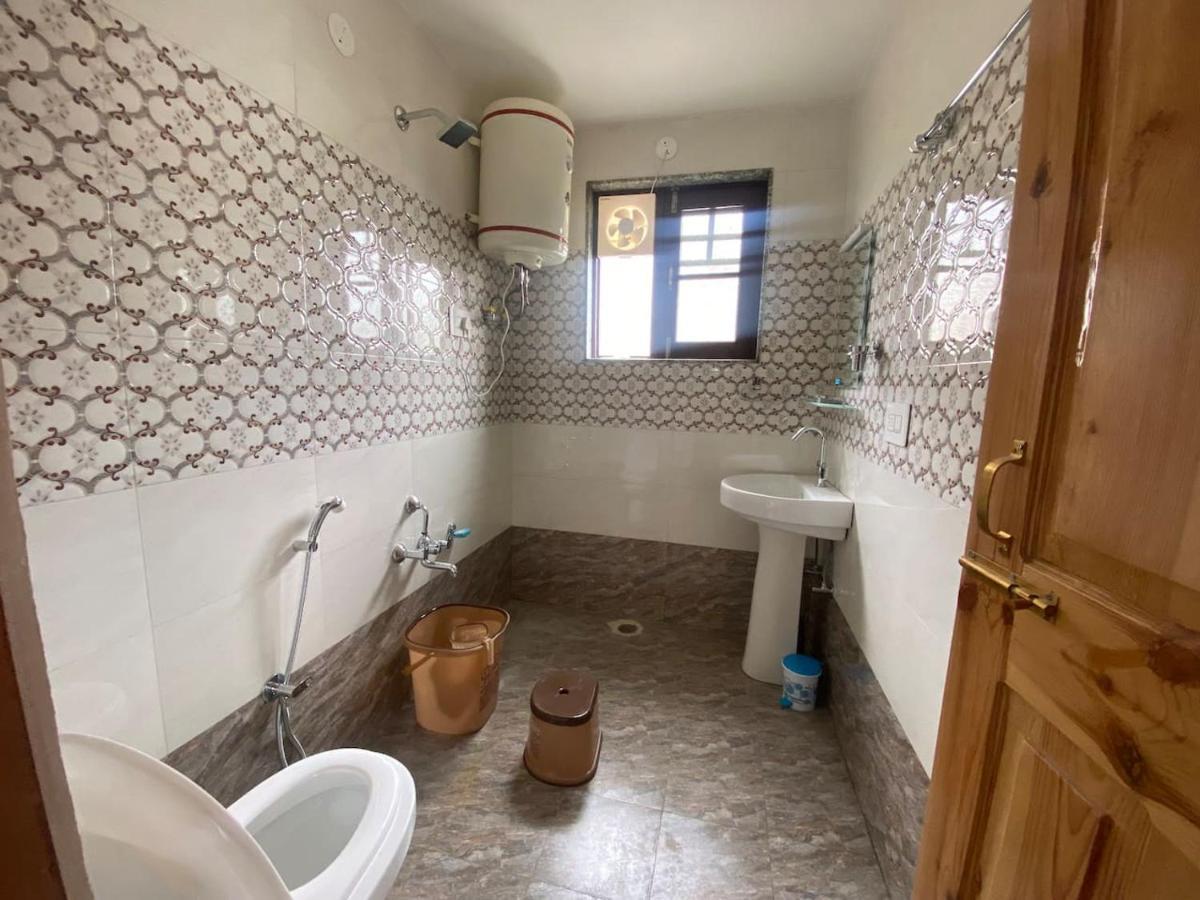 Penthouse Villa Srīnagar Buitenkant foto